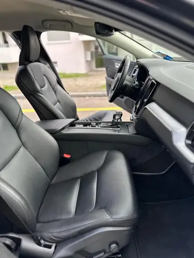 Volvo V60 D4 AWD Momentum — Break dynamique, traction intégrale, 120'000 km — Thumbnail 7