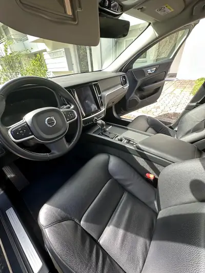 Volvo V60 D4 AWD Momentum — Break dynamique, traction intégrale, 120'000 km — Thumbnail 8