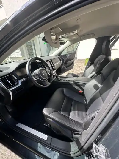 Volvo V60 D4 AWD Momentum — Break dynamique, traction intégrale, 120'000 km — Thumbnail 12