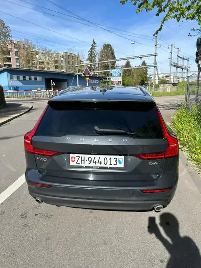 Volvo V60 D4 AWD Momentum — Break dynamique, traction intégrale, 120'000 km — Thumbnail 11