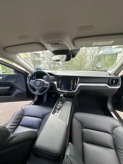 Volvo V60 D4 AWD Momentum — Break dynamique, traction intégrale, 120'000 km — Thumbnail 13