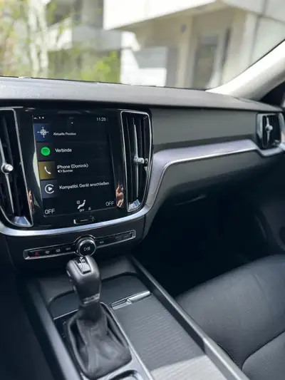 Volvo V60 D4 AWD Momentum — Break dynamique, traction intégrale, 120'000 km — Thumbnail 16