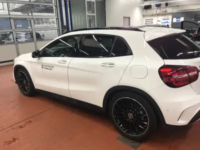 Mercedes-Benz GLA 250 AMG Line 4Matic — SUV compact premium avec 2 ans de garantie — tableau de bord