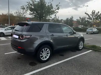 Land Rover Discovery Sport 2.0 Si4 HSE Luxury — SUV 7 places, 241 ch, seulement 45'000 km — côté
