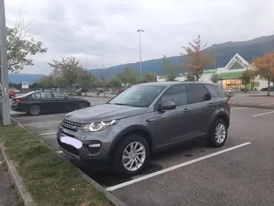 Land Rover Discovery Sport 2.0 Si4 HSE Luxury — SUV 7 places, 241 ch, seulement 45'000 km — vue extérieure