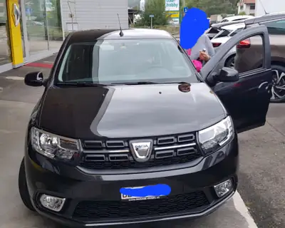 Dacia Sandero TCe 90 Comfort — Citadine fiable, faible kilométrage et motorisation économique — vue extérieure