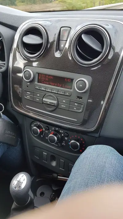 Dacia Sandero TCe 90 Comfort — Citadine fiable, faible kilométrage et motorisation économique — tableau de bord