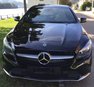 Mercedes-Benz CLA 220 D — Break urbain diesel efficace, 70'000 km seulement — fianco