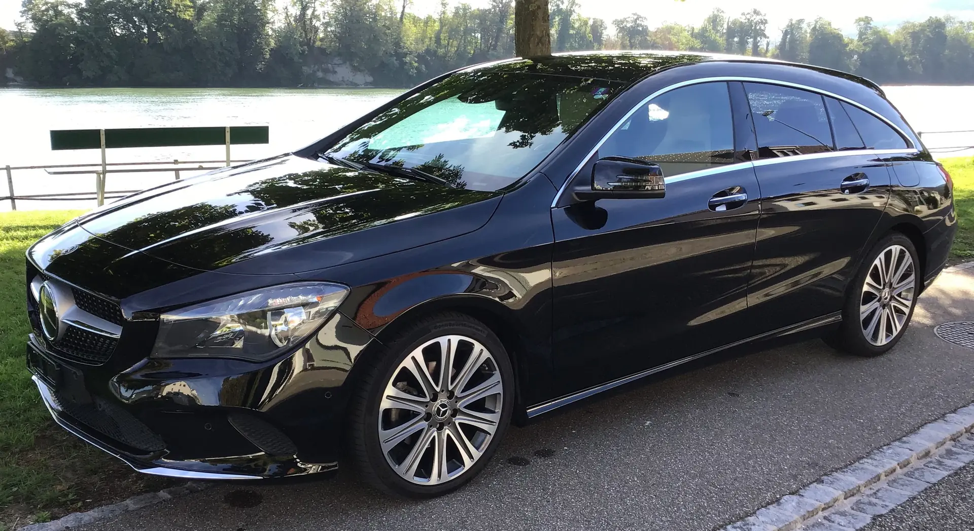 Mercedes-Benz CLA 220 D — Break urbain diesel efficace, 70'000 km seulement — vista esterna