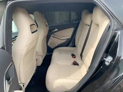 Mercedes-Benz CLA 220 D — Break urbain diesel efficace, 70'000 km seulement — Miniatura 9