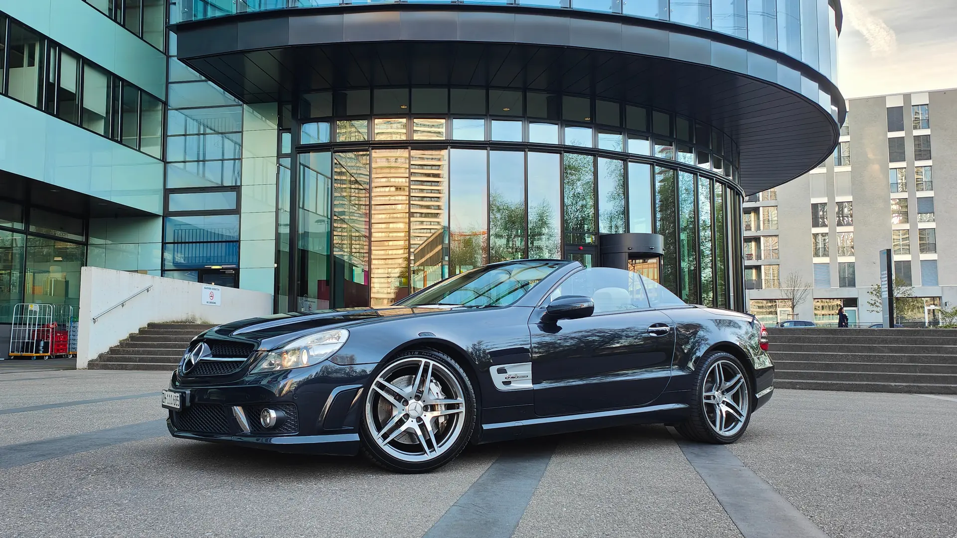 Mercedes-Benz SL 63 AMG — Roadster légendaire, 525 ch, entretien premium — Außenansicht