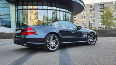 Mercedes-Benz SL 63 AMG — Roadster légendaire, 525 ch, entretien premium — Seitenansicht