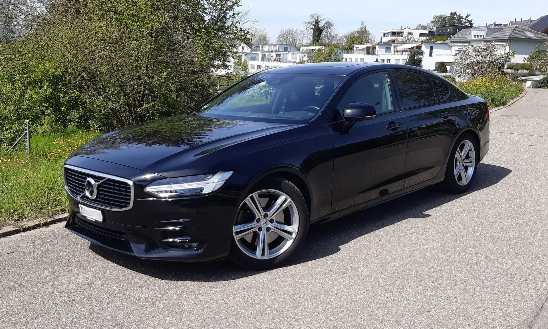 Volvo S90 T6 AWD R-Design — Berline premium 310 ch, traction intégrale, 54'000 km — vue extérieure