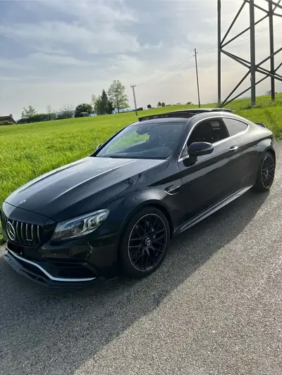 Mercedes-Benz C 63 AMG Coupé 2019 — Performance brute et élégance sportive — Armaturenbrett