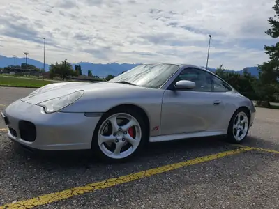 Porsche 911 Carrera 4 S — Le coupé sportif allemand de référence, 320 ch — vue extérieure