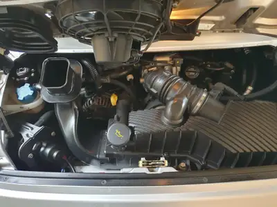 Porsche 911 Carrera 4 S — Le coupé sportif allemand de référence, 320 ch — Miniature 8