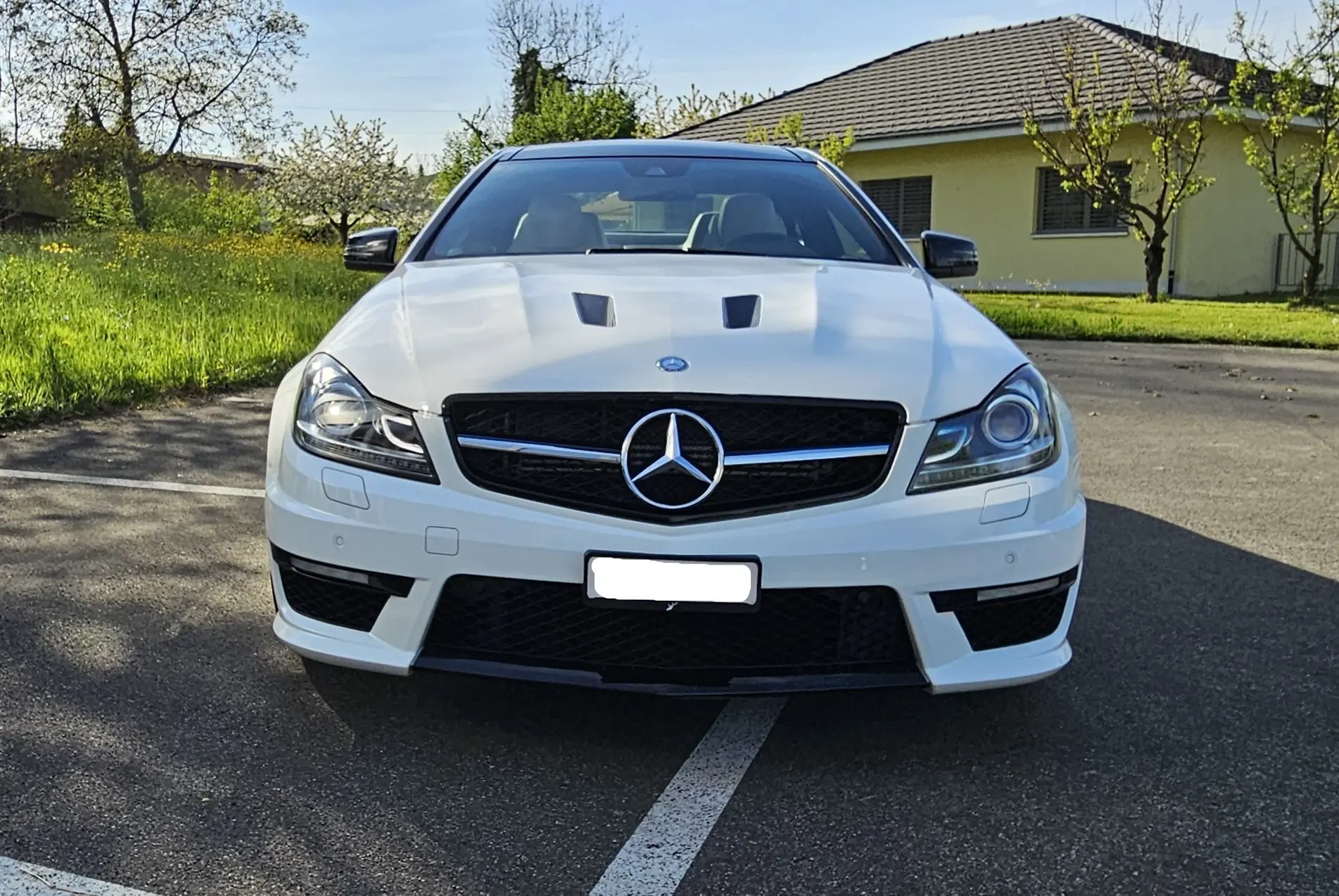 Mercedes-Benz C 63 AMG Coupé Edition 507 — Sportive légendaire, 507 ch purs — vue extérieure