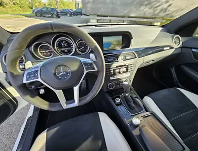Mercedes-Benz C 63 AMG Coupé Edition 507 — Sportive légendaire, 507 ch purs — Miniature 12