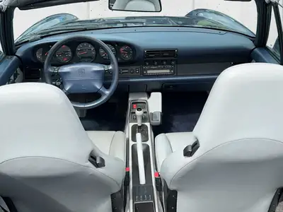 Porsche 911 Carrera 4 Cabriolet — Roadster légendaire 1995, transmission intégrale et toile — Thumbnail 12