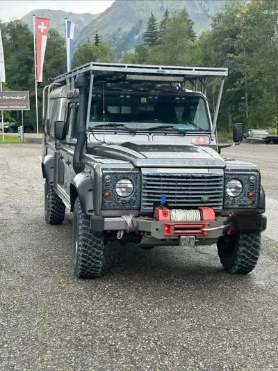 Land Rover Defender 130 2.4 Td4 — Pickup 4x4 robuste, transformé professionnel, sans sinistre — Heckansicht