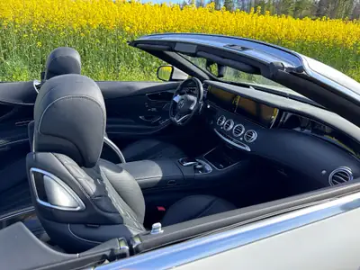 Mercedes-Benz S 500 Cabriolet 9G-Tronic — Élégance décapotable et puissance 455 ch — vista posteriore