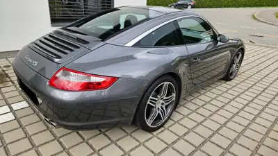 Porsche 911 Targa 4S 2008 — Cabriolet iconique, 355 ch et transmission manuelle — Heckansicht