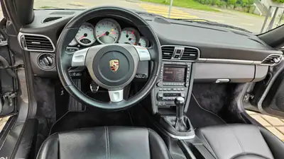 Porsche 911 Targa 4S 2008 — Cabriolet iconique, 355 ch et transmission manuelle — Detail