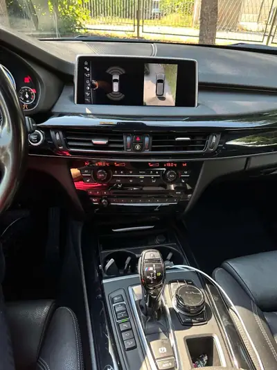BMW X5 xDrive M50d Steptronic — SUV premium diesel, 381 ch et transmission automatique — Miniature 10