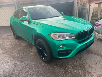 BMW X6 xDrive 30d — SUV coupé premium diesel, covering vert métallisé personnalisé — arrière