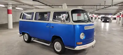 VW T2 — La légende des années 70, moteur 2.4L et faible kilométrage — Außenansicht