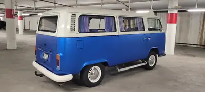 VW T2 — La légende des années 70, moteur 2.4L et faible kilométrage — Seitenansicht