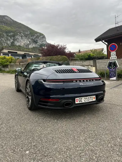 Porsche 911 Carrera 4S Cabriolet — Roadster iconique, 26 000 km, toit électrique — side view