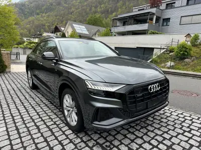 Audi Q8 55 TFSI e quattro — SUV hybride rechargeable premium, 6000 km seulement — intérieur
