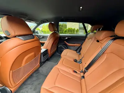 Audi Q8 55 TFSI e quattro — SUV hybride rechargeable premium, 6000 km seulement — détail