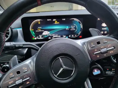 Mercedes-Benz CLA 35 AMG Shooting Brake — Berline sportive 4Matic, 306 ch, finition premium — Miniatur 15