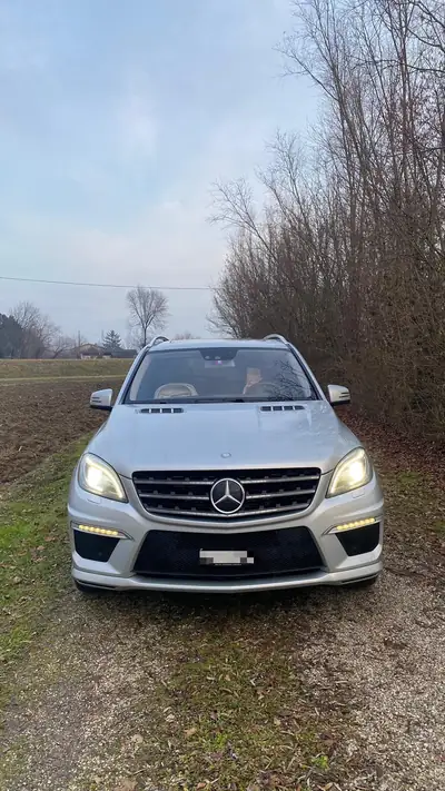 Mercedes-Benz ML 63 AMG — SUV haute performance 525 ch, 4Matic intégral — côté
