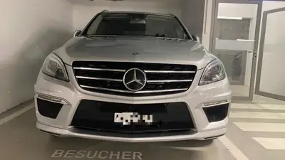 Mercedes-Benz ML 63 AMG — SUV haute performance 525 ch, 4Matic intégral — détail