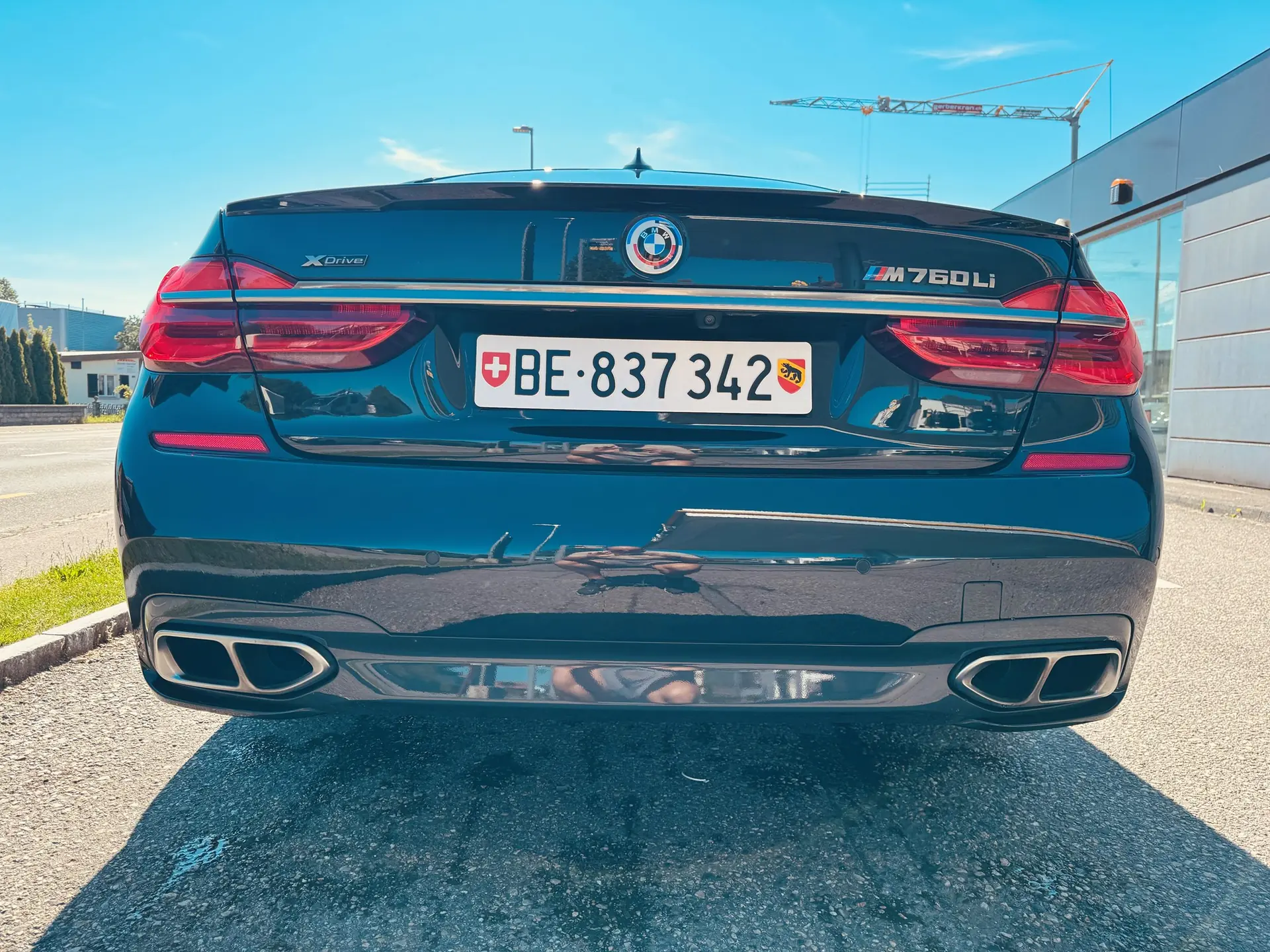 BMW M760Li xDrive — Berline prestige V12 610 ch, sans limites de vitesse — vista esterna