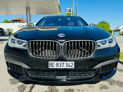 BMW M760Li xDrive — Berline prestige V12 610 ch, sans limites de vitesse — fianco