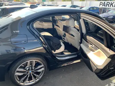 BMW M760Li xDrive — Berline prestige V12 610 ch, sans limites de vitesse — dettaglio