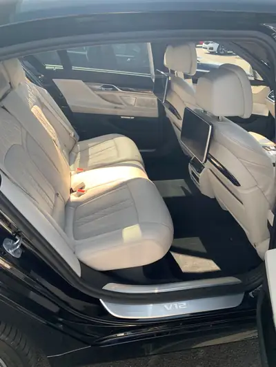 BMW M760Li xDrive — Berline prestige V12 610 ch, sans limites de vitesse — Miniatura 9