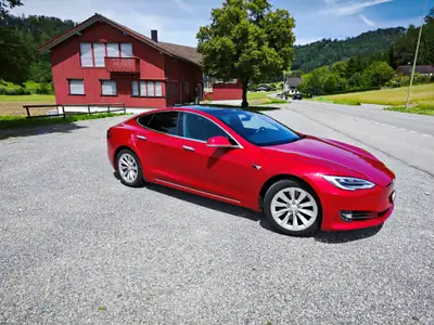 Tesla Model S 100D — Berline électrique haute performance, 40 000 km seulement — Seitenansicht