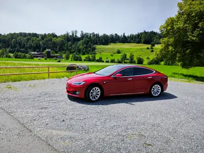 Tesla Model S 100D — Berline électrique haute performance, 40 000 km seulement — Heckansicht