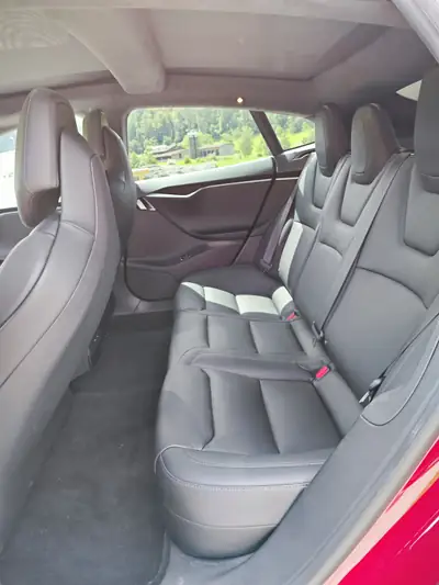 Tesla Model S 100D — Berline électrique haute performance, 40 000 km seulement — Detail
