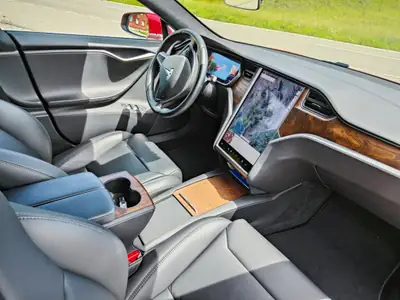 Tesla Model S 100D — Berline électrique haute performance, 40 000 km seulement — Armaturenbrett