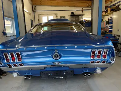 Ford Mustang 289 V8 Fastback 1967 — Légende américaine, moteur V8 emblématique — tableau de bord