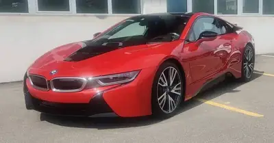 BMW i8 Coupé Protonic Red Edition — Hybride rechargeable sportif, 57'100 km seulement — côté