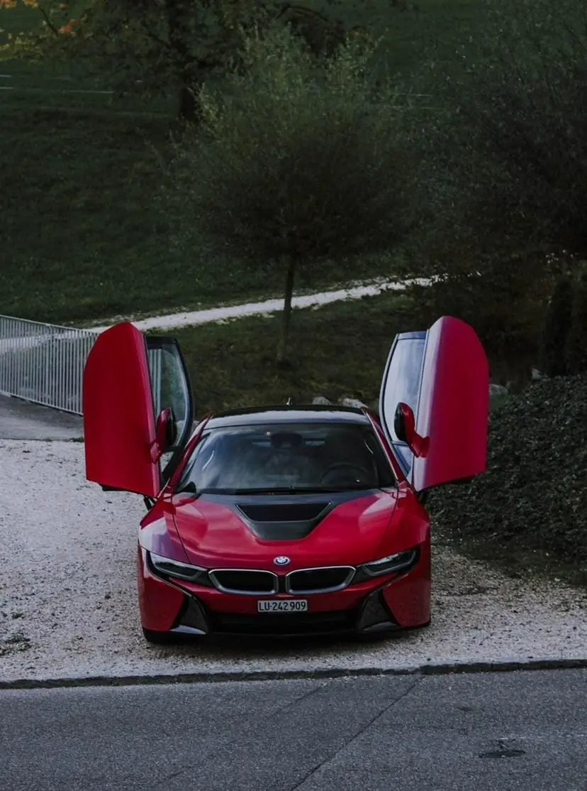 BMW i8 Coupé Protonic Red Edition — Hybride rechargeable sportif, 57'100 km seulement — vue extérieure