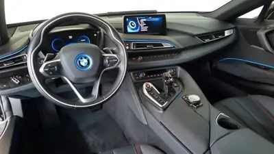 BMW i8 Coupé Protonic Red Edition — Hybride rechargeable sportif, 57'100 km seulement — détail