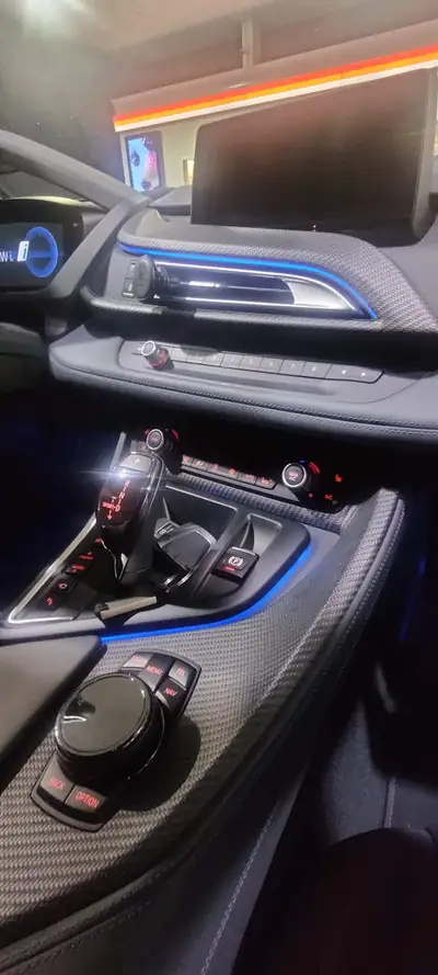 BMW i8 Coupé Protonic Red Edition — Hybride rechargeable sportif, 57'100 km seulement — Miniature 9